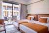 twin bed pool view